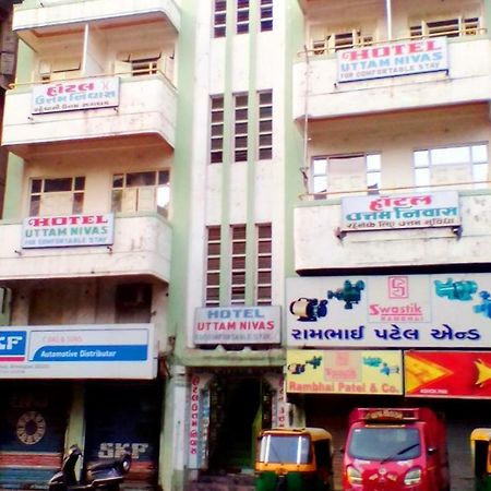 Hotel Uttam Nivas Ahmedabad Exteriör bild