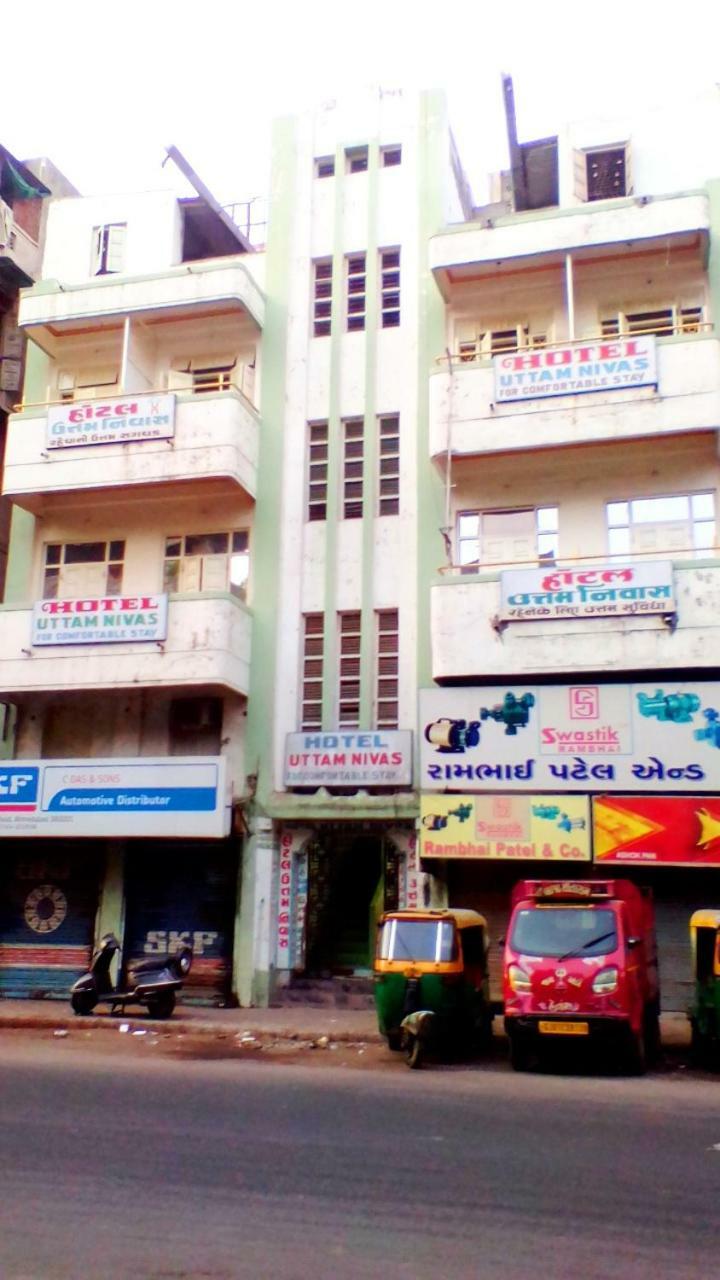 Hotel Uttam Nivas Ahmedabad Exteriör bild
