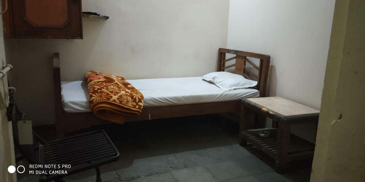 Hotel Uttam Nivas Ahmedabad Exteriör bild
