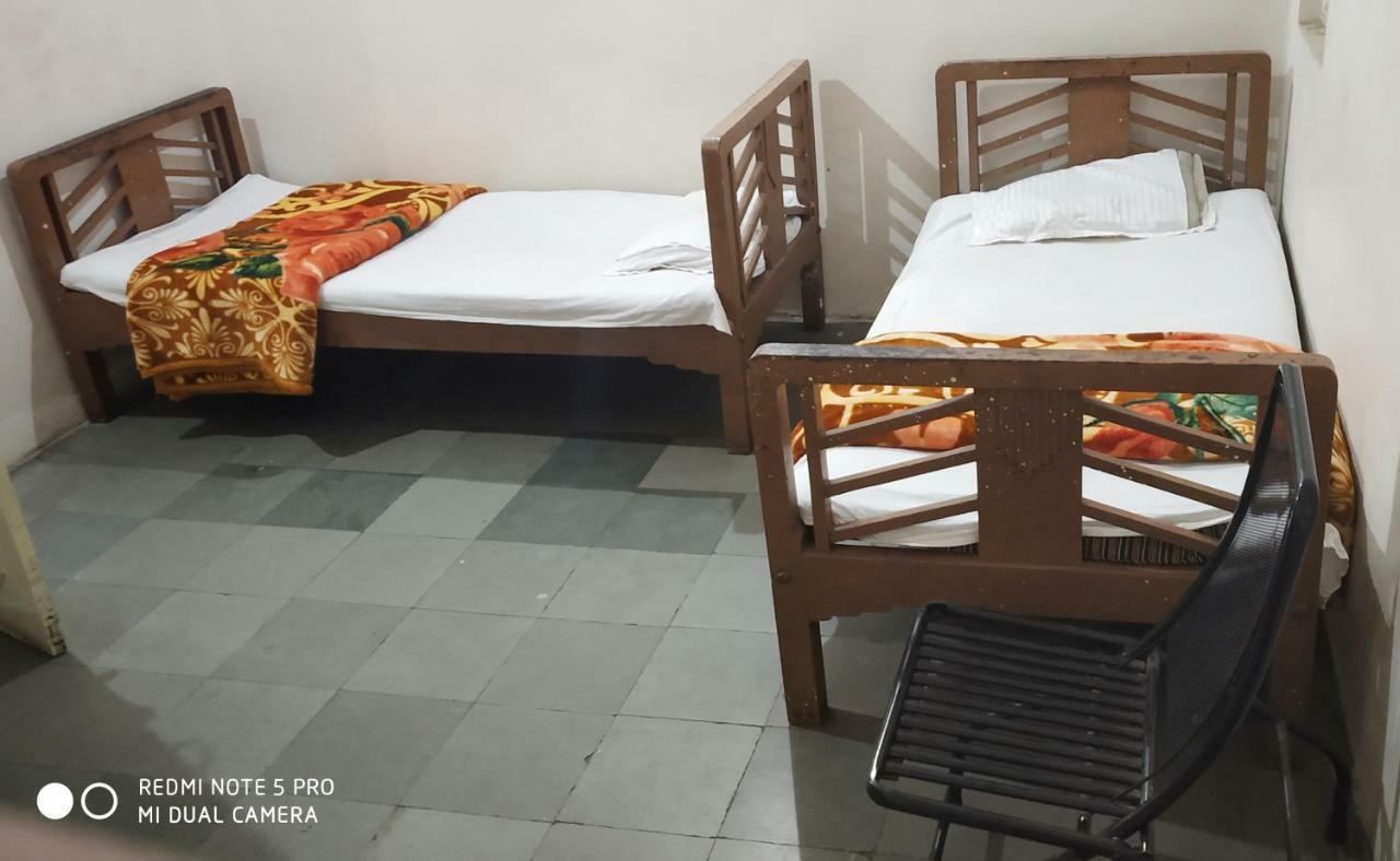 Hotel Uttam Nivas Ahmedabad Exteriör bild