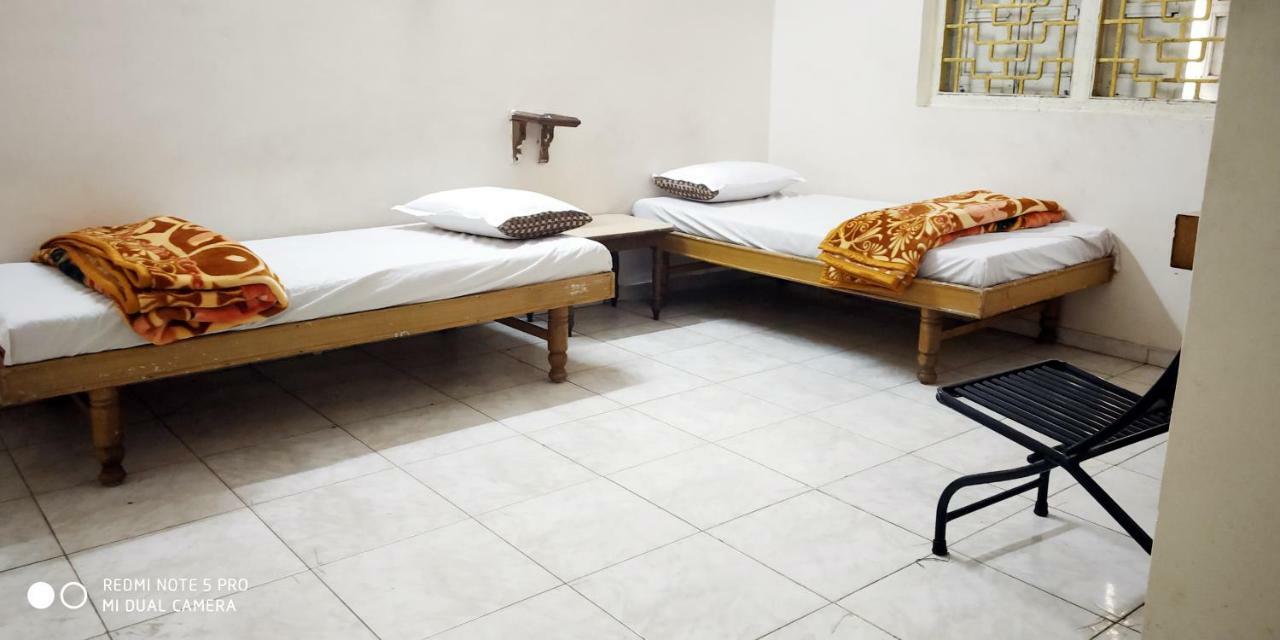 Hotel Uttam Nivas Ahmedabad Exteriör bild