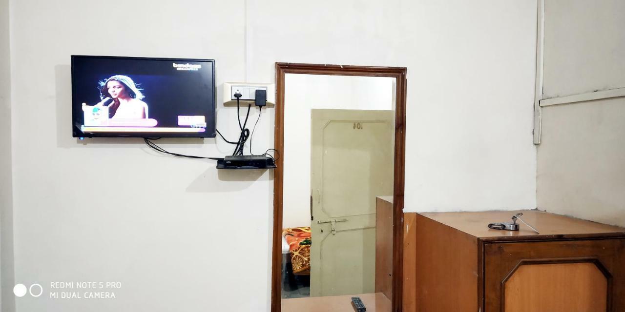 Hotel Uttam Nivas Ahmedabad Exteriör bild